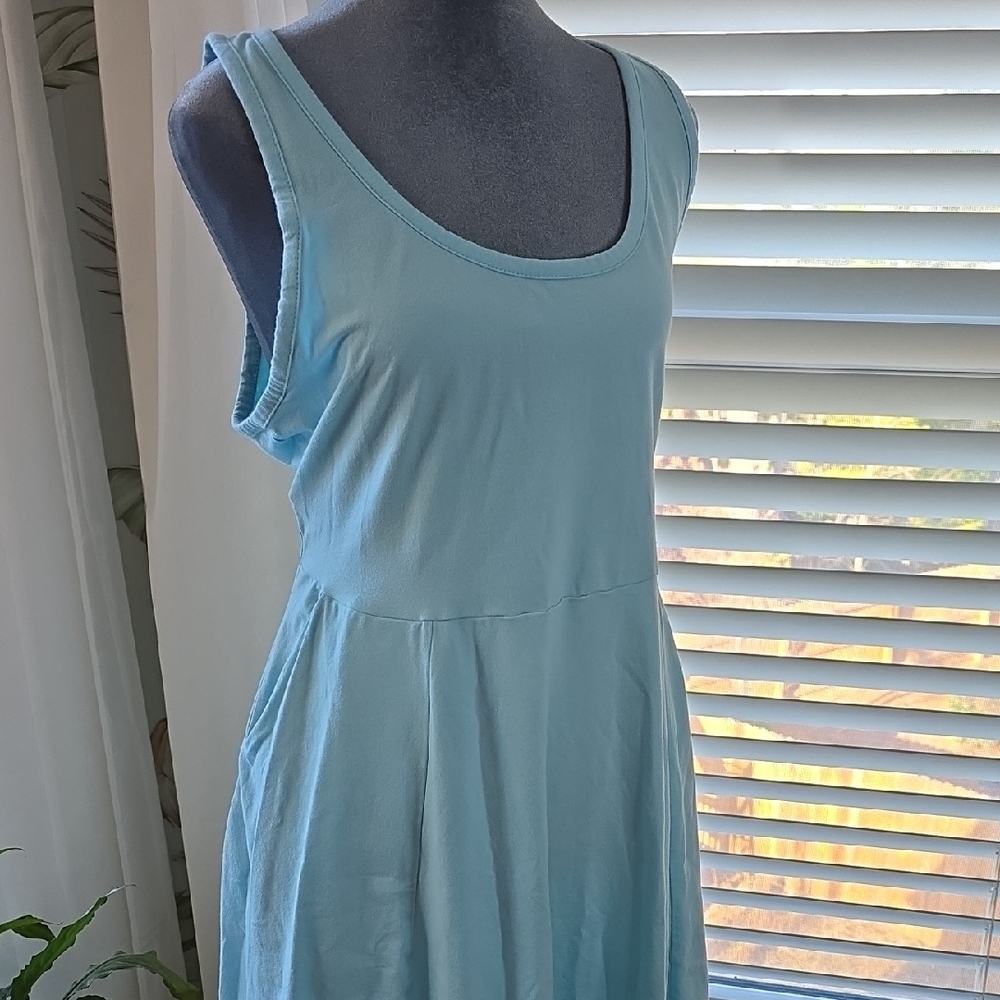 Elegant Light Blue Sleeveless Dress - Picture 2 of 3
